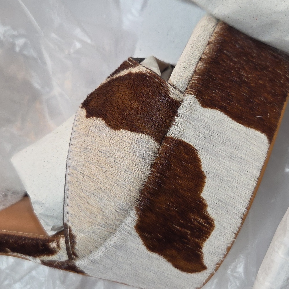 🤎🔹️Steve Madden🔹️ Brown and White Leather Cologne Cow Print Platform Heels - Picture 6 of 9